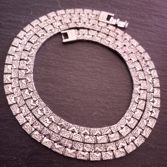 Vintage Silver Textured Articulated Flat Chain
